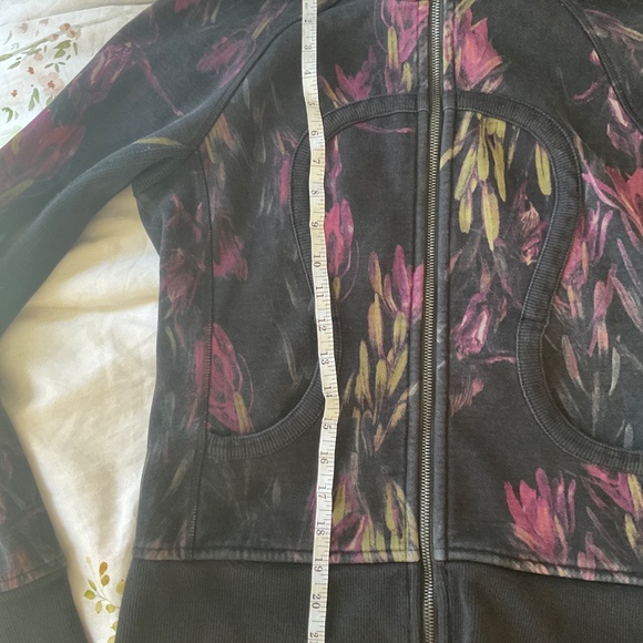 Lululemon Full Zip Scuba Hoodie With Stretch Size 8 Midnight Iris Black Floral - Picture 6 of 8